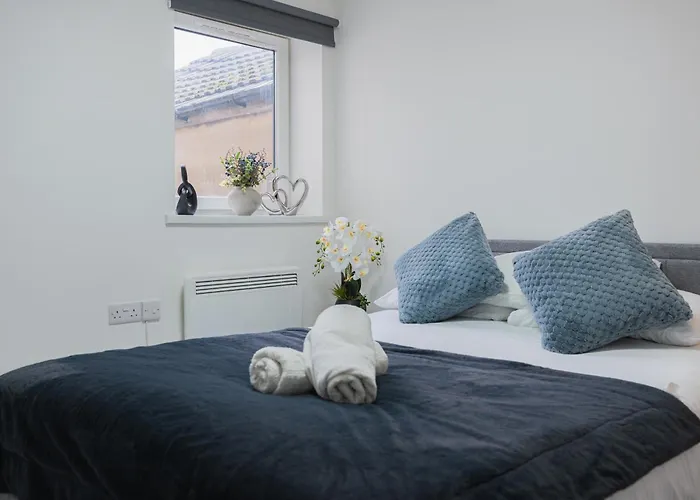 Brand New Luxe Two Bedroom Flat! Excellent Wifi