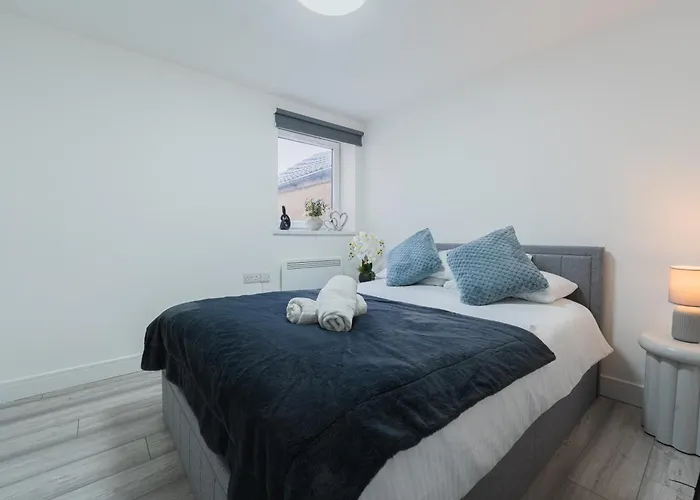 Brand New Luxe Two Bedroom Flat! Excellent Wifi