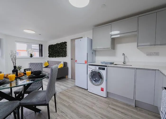 Brand New Luxe Two Bedroom Flat! Excellent Wifi