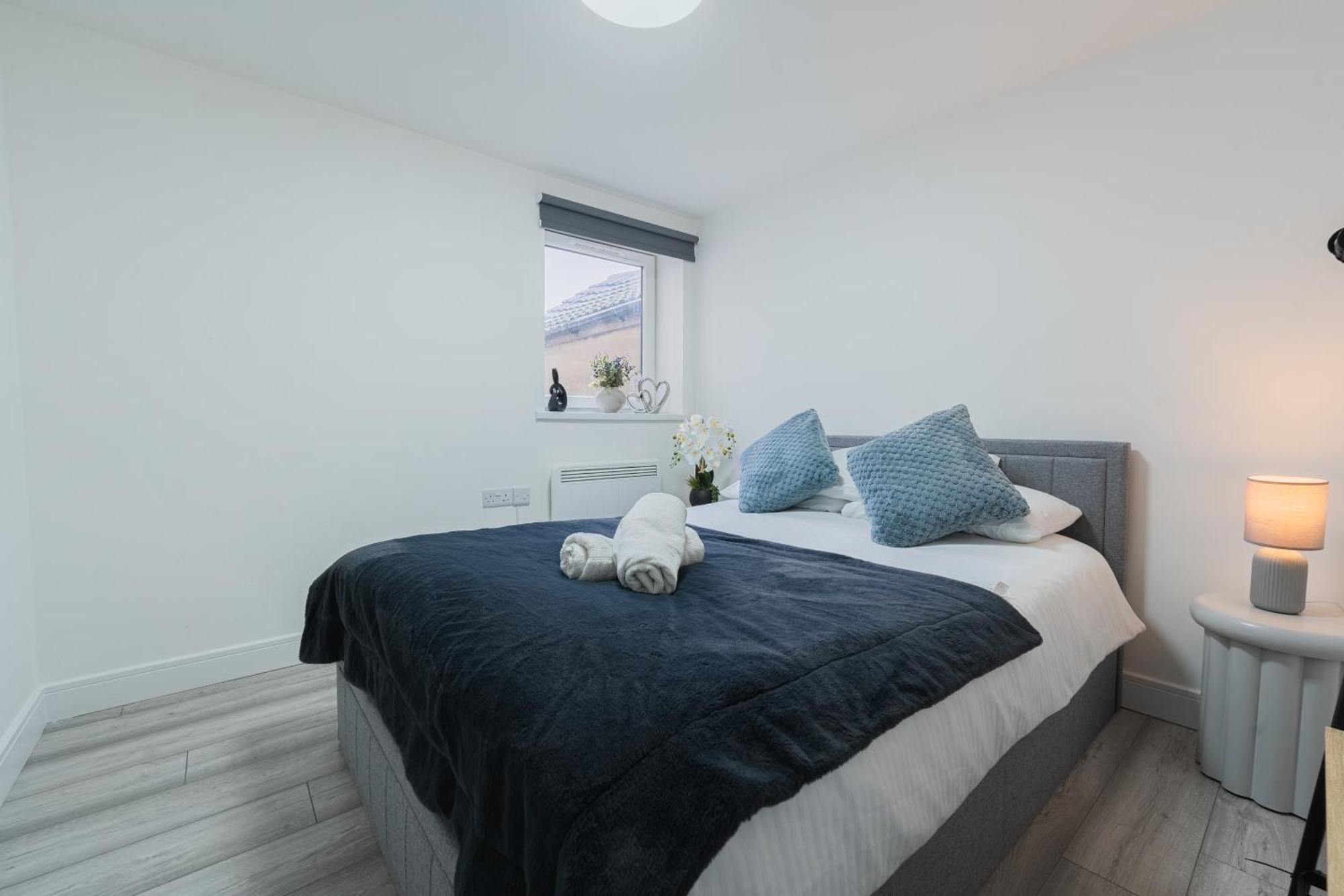 Brand New Luxe Two Bedroom Flat! Excellent Wifi