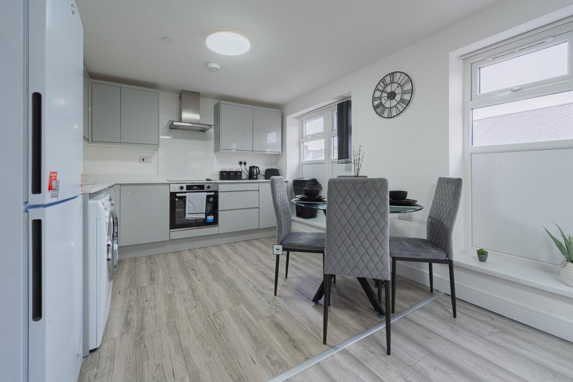 Apartment Brand New Luxe Two Bedroom Flat! Excellent Wifi *