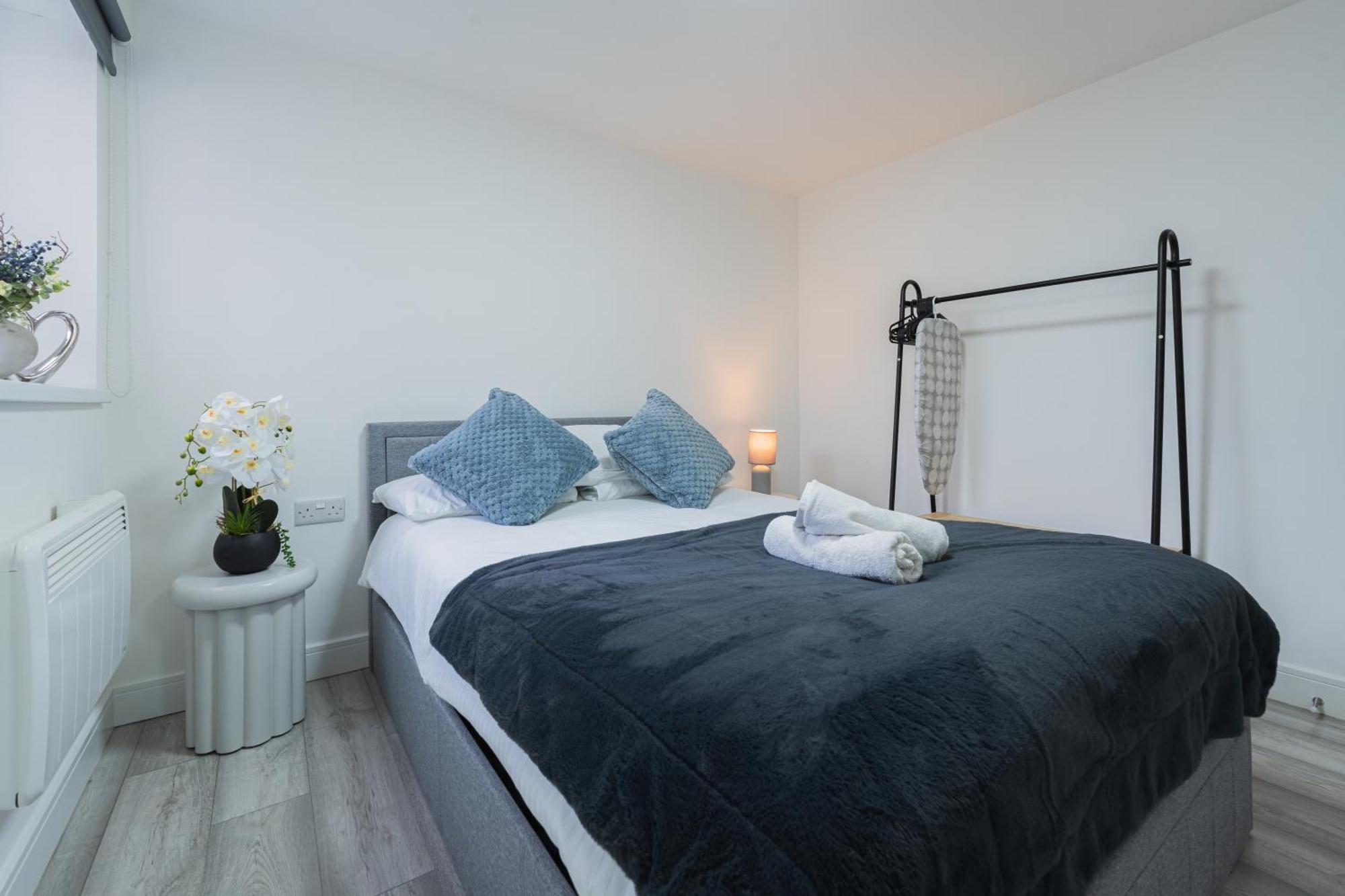 Brand New Luxe Two Bedroom Flat! Excellent Wifi * Cardiff