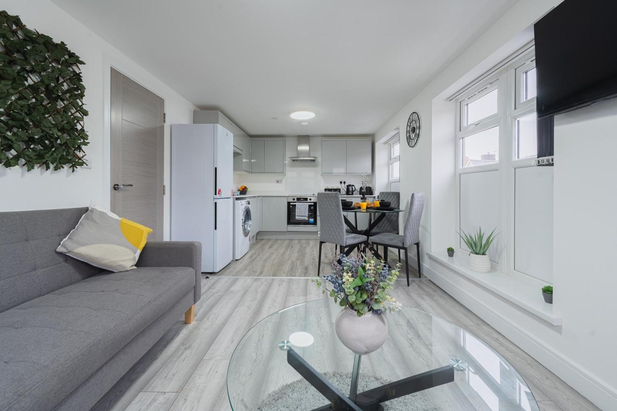 Brand New Luxe Two Bedroom Flat! Excellent Wifi Cardiff