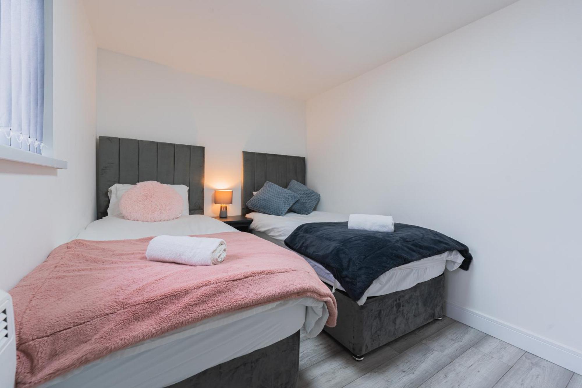 Brand New Luxe Two Bedroom Flat! Excellent Wifi Apartment